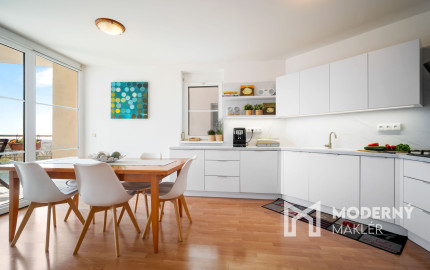 Na predaj reprezentatívny 6-izbový byt s garážou s výhľadom na Rakúsko