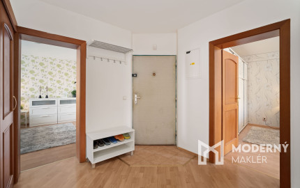 Na predaj reprezentatívny 6-izbový byt s garážou s výhľadom na Rakúsko