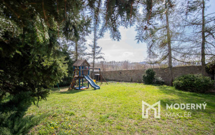 Na predaj reprezentatívny 6-izbový byt s garážou s výhľadom na Rakúsko