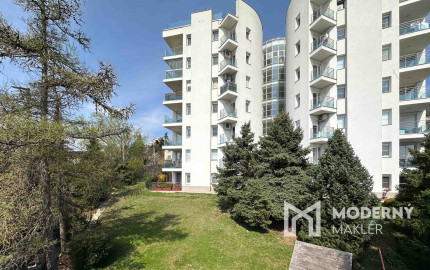 Na predaj reprezentatívny 6-izbový byt s garážou s výhľadom na Rakúsko