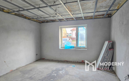 Na predaj rodinný dom s veľkým pozemkom v obci Šalgočka