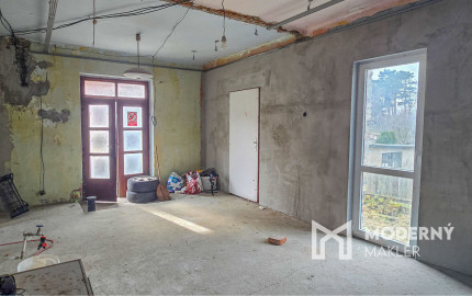 Na predaj rodinný dom s veľkým pozemkom v obci Šalgočka