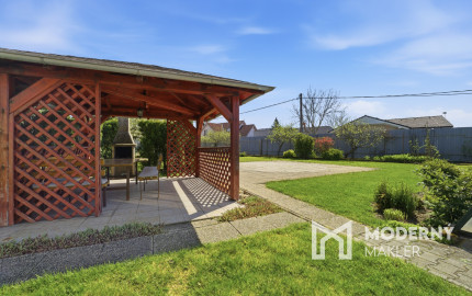 Na predaj samostatne stojaci 5-izbový rodinný dom v obci Jablonové