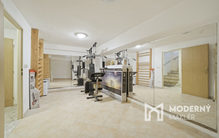 Na predaj samostatne stojaci 7-izbový rodinný dom v obci Jablonové