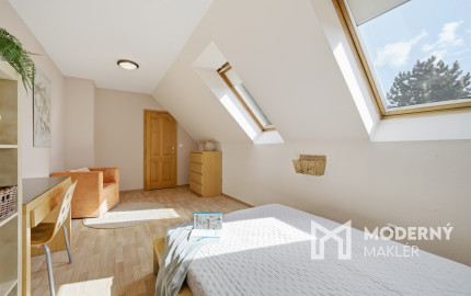 Na predaj samostatne stojaci 7-izbový rodinný dom v obci Jablonové