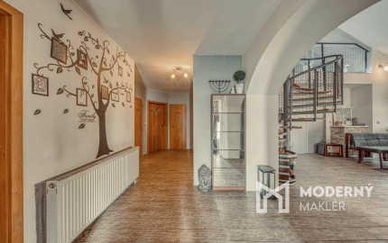 Na predaj priestranný, zariadený rodinný dom v Cerovej