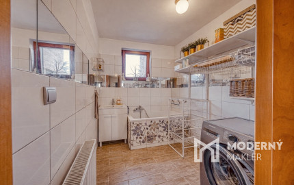 Na predaj priestranný, zariadený rodinný dom v Cerovej