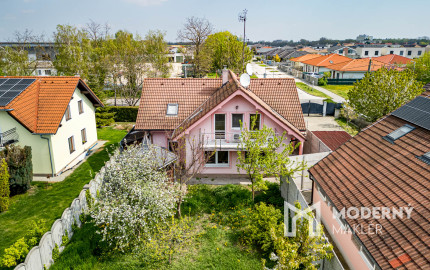 Na predaj 6-izbový rodinný dom s krásnou záhradou v Šamoríne