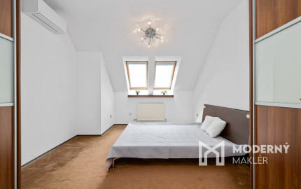 Na prenájom priestranný 5-izbový mezonet v Starom Meste