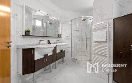 Na prenájom priestranný 5-izbový mezonet v Starom Meste