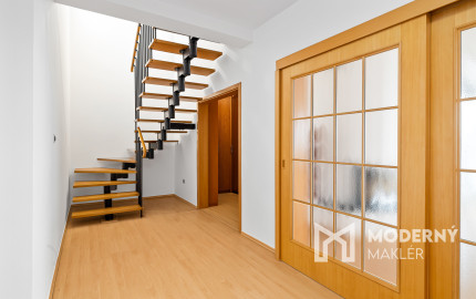 Na prenájom priestranný 5-izbový mezonet v Starom Meste