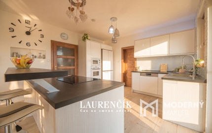 NA PREDAJ | RODINNÝ DOM S VÝHĽADOM NA VRŠATEC - ILAVA, KLOBUŠICE