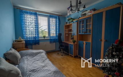 Na predaj čiastočne zariadený 3-izbový byt vo Vrakuni