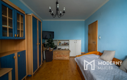 Na predaj čiastočne zariadený 3-izbový byt vo Vrakuni