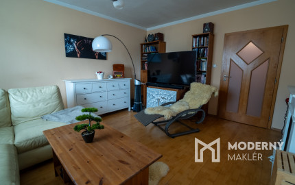 Na predaj čiastočne zariadený 3-izbový byt vo Vrakuni