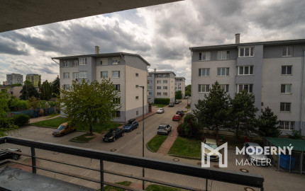 Na predaj čiastočne zariadený 3-izbový byt vo Vrakuni