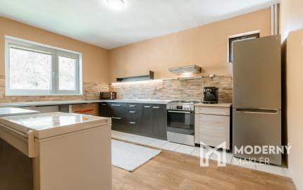 Na predaj priestranný 6-izbový rodinný dom v Oščadnici