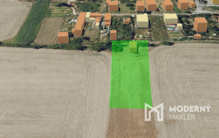 Na predaj pozemok s investičným potenciálom v Malých Dvoranoch