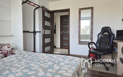 4 izb. byt. jednotka v RD, kompletná rekonštrukcia, 87 m², garáž, pivnica, skladové priestory s pozemkom 333 m2