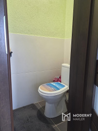 4 izb. byt. jednotka v RD, kompletná rekonštrukcia, 87 m², garáž, pivnica, skladové priestory s pozemkom 333 m2