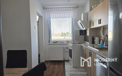 4 izb. byt. jednotka v RD, kompletná rekonštrukcia, 87 m², garáž, pivnica, skladové priestory s pozemkom 333 m2