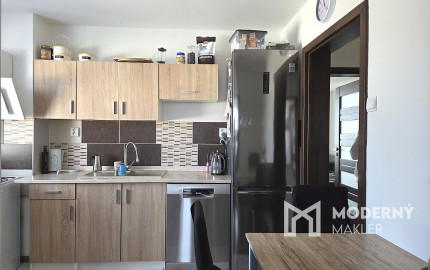 4 izb. byt. jednotka v RD, kompletná rekonštrukcia, 87 m², garáž, pivnica, skladové priestory s pozemkom 333 m2