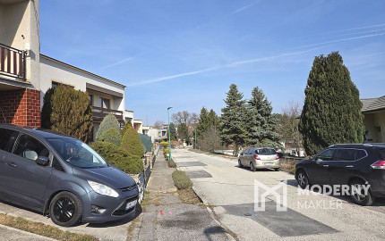 4 izb. byt. jednotka v RD, kompletná rekonštrukcia, 87 m², garáž, pivnica, skladové priestory s pozemkom 333 m2