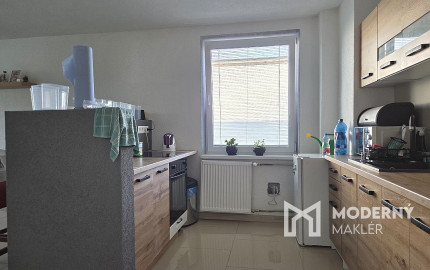 4 izb. byt. jednotka v RD, kompletná rekonštrukcia, 87 m², garáž, pivnica, skladové priestory s pozemkom 333 m2