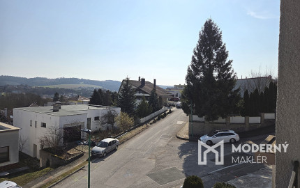 4 izb. byt. jednotka v RD, kompletná rekonštrukcia, 87 m², garáž, pivnica, skladové priestory s pozemkom 333 m2