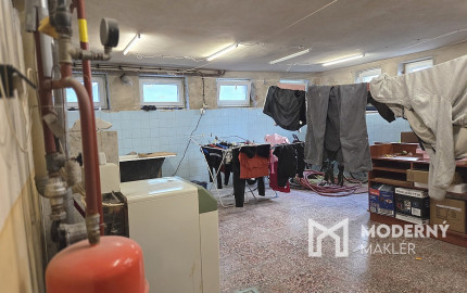 3 izb. byt. jednotka v RD, kompletná rekonštrukcia, 87 m², garáž, pivnica, skladové priestory s pozemkom 333 m2
