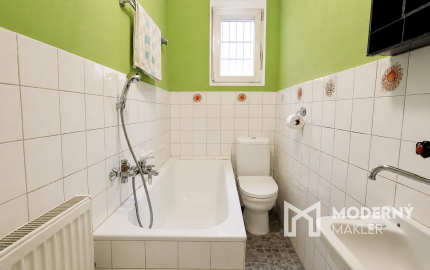 Na predaj zariadený 4-izbový rodinný dom v Ostraticiach