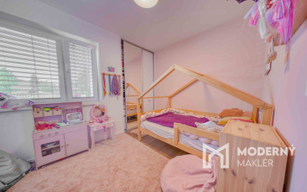 Na predaj moderný 4-izbový rodinný dom s terasami a záhradou v Ružindole