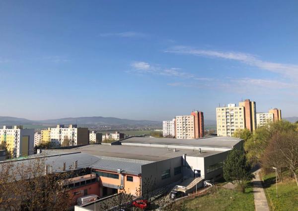 Ponúkame na prenájom kompletne zrekonštruovanej garsónky na sídlisku Juh v Trenčíne.