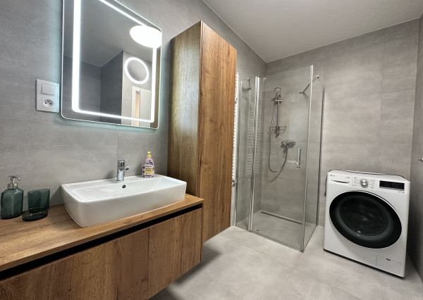 Prenájom luxusného 4izbového bytu s terasou