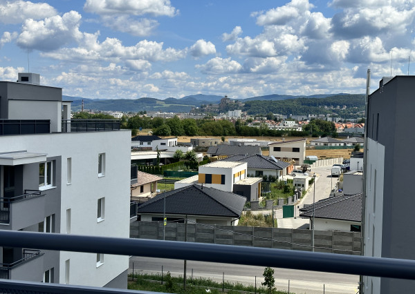 Prenájom luxusného 4izbového bytu s terasou