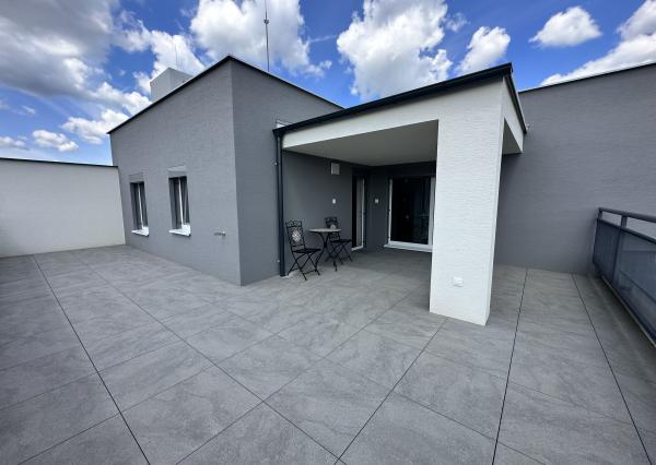 Prenájom luxusného 4izbového bytu s terasou