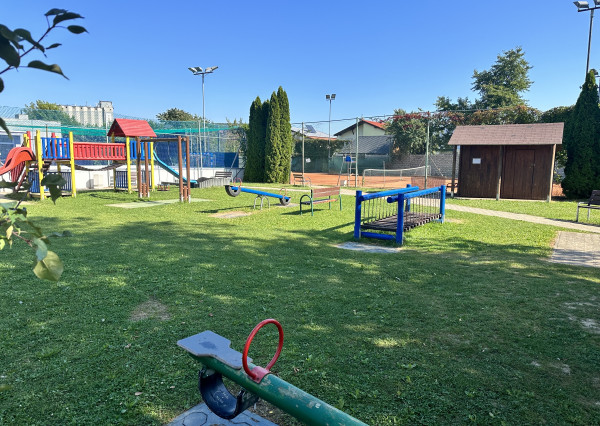 Veľký rodinný dom v pešej dostupnosti do centra mesta v Trenčíne