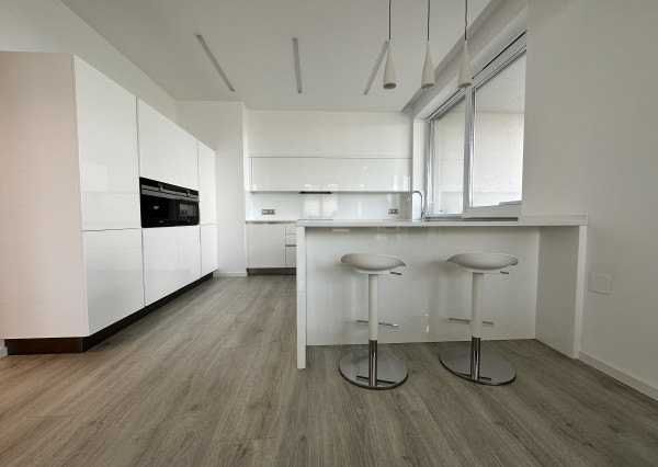 LUXUSNÝ 4 IZBOVÝ, KOMPLETNE ZARIADENÝ BYT, SARATOVSKÁ, TRENČÍN