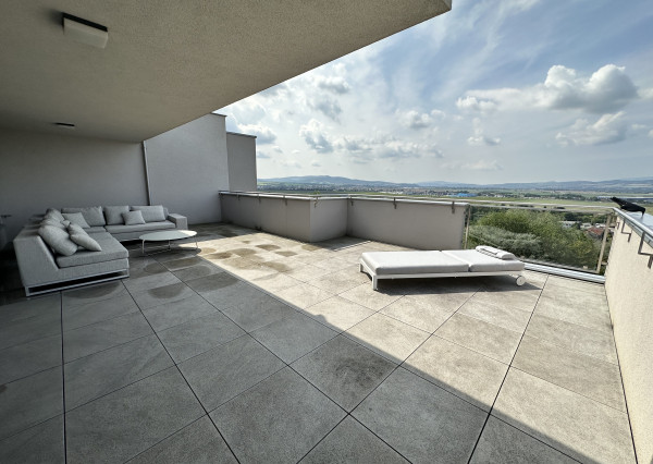 LUXUSNÝ 4 IZBOVÝ, KOMPLETNE ZARIADENÝ BYT, SARATOVSKÁ, TRENČÍN