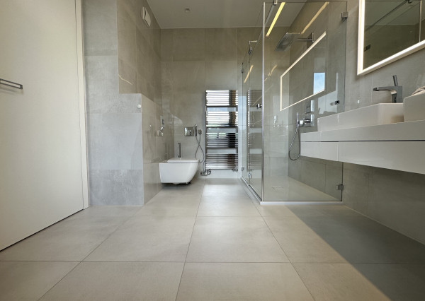 LUXUSNÝ 4 IZBOVÝ, KOMPLETNE ZARIADENÝ BYT, SARATOVSKÁ, TRENČÍN