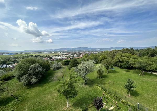 LUXUSNÝ 4 IZBOVÝ, KOMPLETNE ZARIADENÝ BYT, SARATOVSKÁ, TRENČÍN