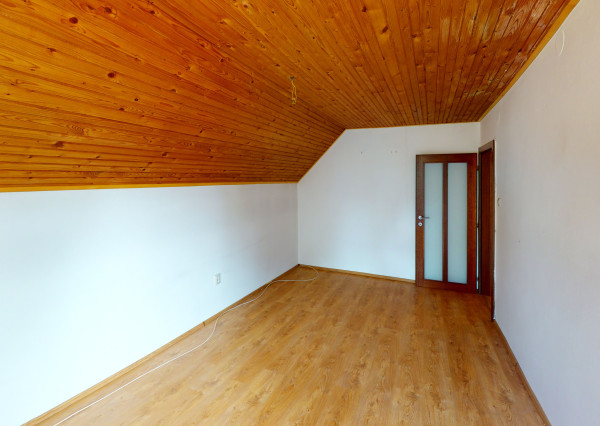 Veľký rodinný dom v pešej dostupnosti do centra mesta v Trenčíne