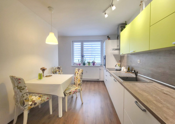 PREDANÝ 2 IZBOVÝ, 65 m2 BYT NA LIPTOVSKEJ ULICI V TRENČÍNE