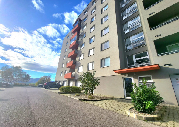 PREDANÝ 2 IZBOVÝ, 65 m2 BYT NA LIPTOVSKEJ ULICI V TRENČÍNE