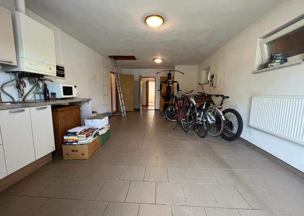 Štvorizbový bungalov s výmerou 162m2 na pozemku 1010 m2, v bezpečnom uzavretom komplexe v centre mesta