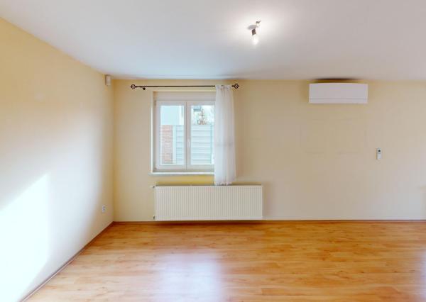 Štvorizbový bungalov s výmerou 162m2 na pozemku 1010 m2, v bezpečnom uzavretom komplexe v centre mesta