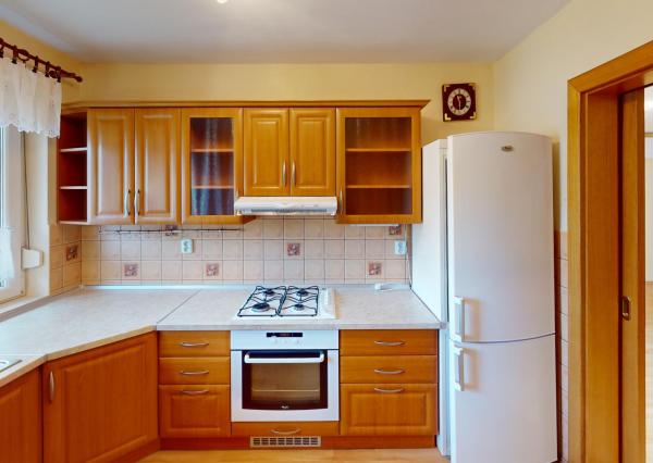 Štvorizbový bungalov s výmerou 162m2 na pozemku 1010 m2, v bezpečnom uzavretom komplexe v centre mesta