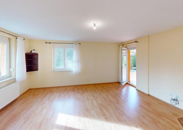 Štvorizbový bungalov s výmerou 162m2 na pozemku 1010 m2, v bezpečnom uzavretom komplexe v centre mesta