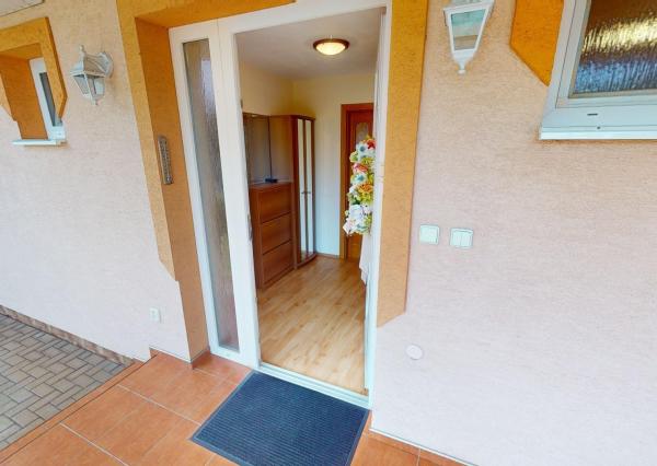 Štvorizbový bungalov s výmerou 162m2 na pozemku 1010 m2, v bezpečnom uzavretom komplexe v centre mesta