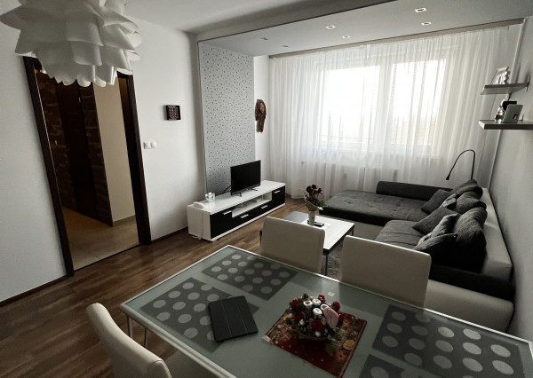 Prerobený 2 izbový byt v Trenčíne, Lavičková ulica, bezproblémové parkovanie